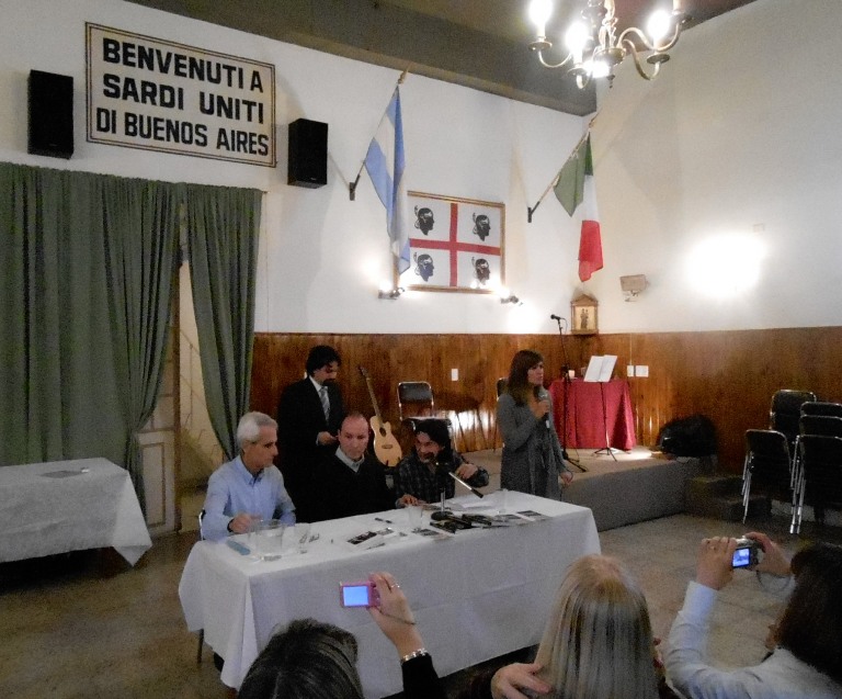 Presentazione di Al sur de las cosas – Associazione Sardi Uniti - Buenos Aires – 2012 (intervento di Marga Tavera)